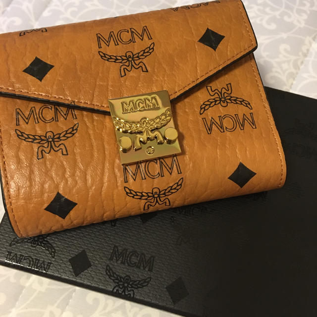 MCM(エムシーエム)のMCM 二つ折 財布 レディースのファッション小物(財布)の商品写真
