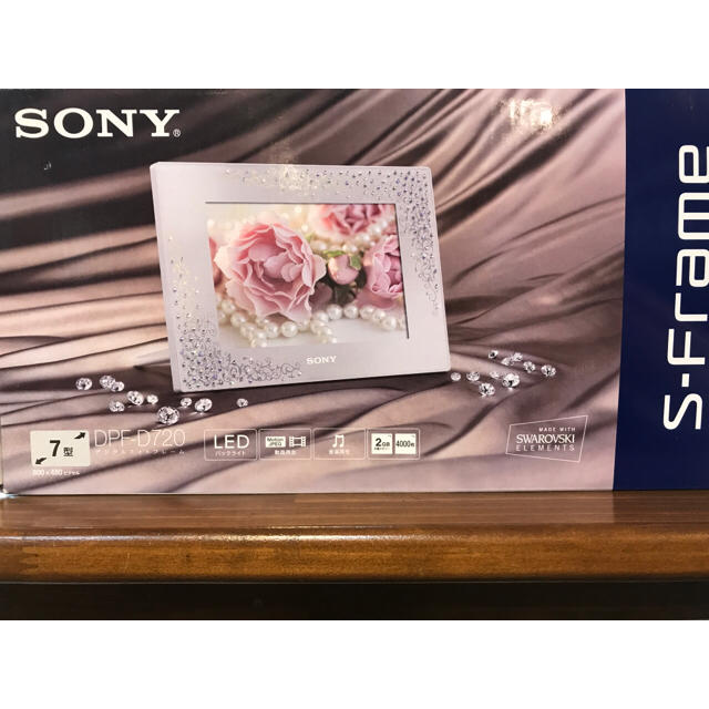SONY(ソニー)のSONY デジタルフォトフレーム DPF-D720 スワロフスキー インテリア/住まい/日用品のインテリア小物(フォトフレーム)の商品写真