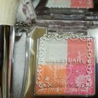 ジルスチュアート(JILLSTUART)の未使用限定品ジルチークブラシ付き(チーク)