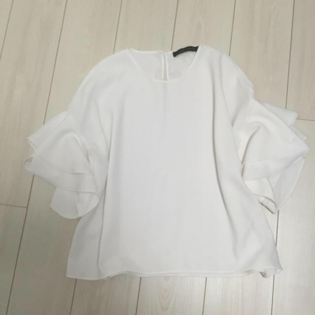 ZARA(ザラ)のZARA♡フリルトップス レディースのトップス(シャツ/ブラウス(半袖/袖なし))の商品写真