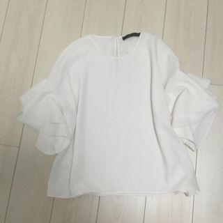 ザラ(ZARA)のZARA♡フリルトップス(シャツ/ブラウス(半袖/袖なし))