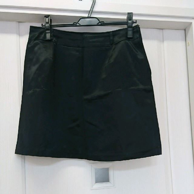 値下げ！大きいサイズ ブラック光沢有スカート レディースのスカート(ミニスカート)の商品写真