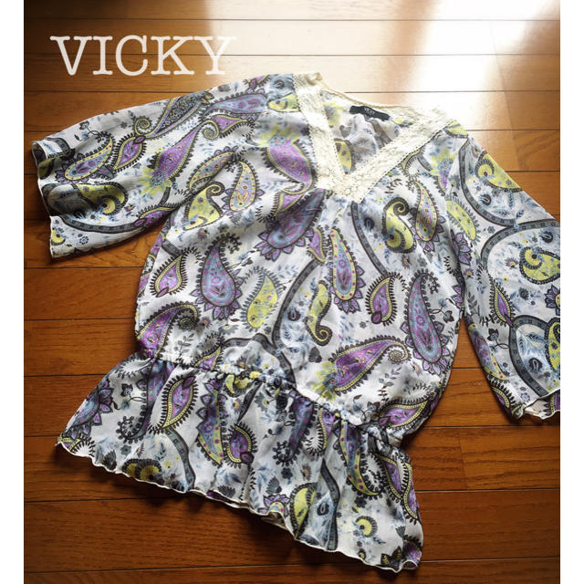 VICKY(ビッキー)のVICKYペイズリー柄トップス レディースのトップス(シャツ/ブラウス(長袖/七分))の商品写真