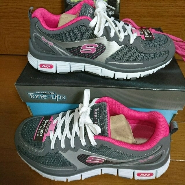 SKECHERS(スケッチャーズ)のスケッチャーズ　Tone-ups  トーニングシューズ レディースの靴/シューズ(スニーカー)の商品写真