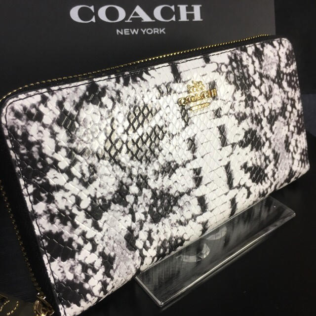 COACH(コーチ)のプレゼントにも❤️新品コーチ正規品ラウンドファスナー長財布バイソン型押しホワイト レディースのファッション小物(財布)の商品写真