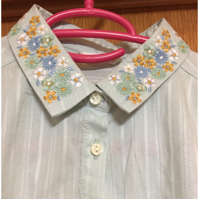 SM2(サマンサモスモス)のエヘカソポ ドビーストライプ衿刺繍シャツ レディースのトップス(シャツ/ブラウス(半袖/袖なし))の商品写真