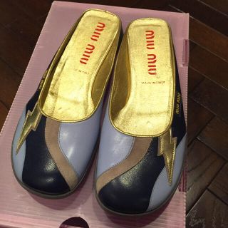 ミュウミュウ(miumiu)の最終値下げ！Miu Miu イナズマモチーフミュール(ミュール)