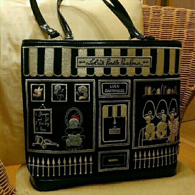 LULU GUINNESS(ルルギネス)のルルギネス刺繍ショルダーバッグ レディースのバッグ(ショルダーバッグ)の商品写真
