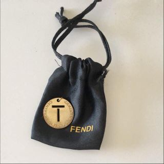 フェンディ(FENDI)のFENDIフェンディ　イニシャルチャーム　T(ネックレス)