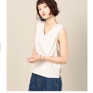 ビューティアンドユースユナイテッドアローズ(BEAUTY&YOUTH UNITED ARROWS)のタグ付き新品♡完売 BY スムースタックVネックノースリーブ (カットソー(半袖/袖なし))