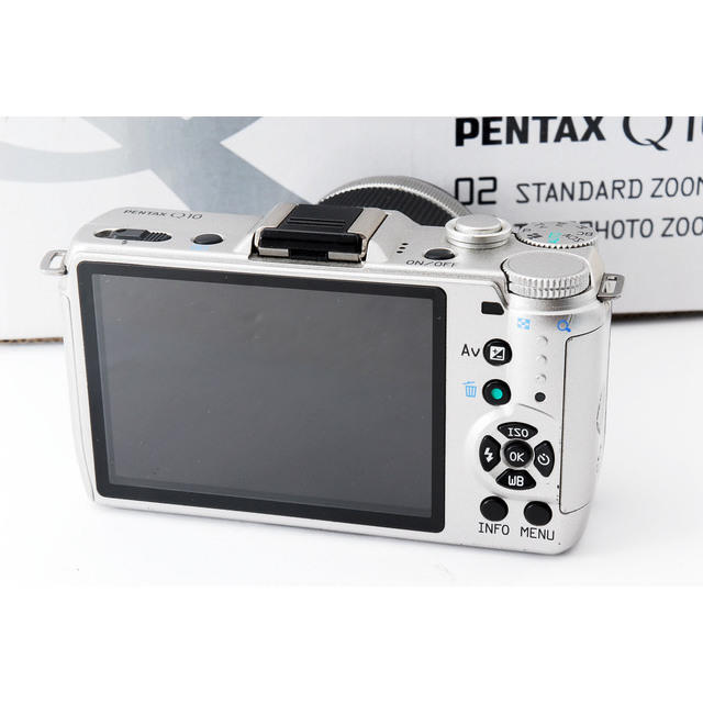 PENTAX(ペンタックス)の☆コンパクトでどこでも持ち運べる♪WiFi対応☆Q10 シルバー スマホ/家電/カメラのカメラ(ミラーレス一眼)の商品写真