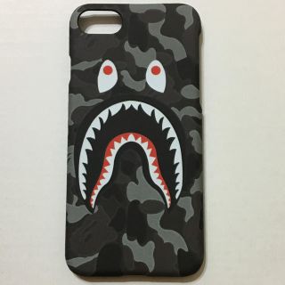 アベイシングエイプ(A BATHING APE)の《新品》iPhone7用 シャーク 迷彩柄 グレー(iPhoneケース)