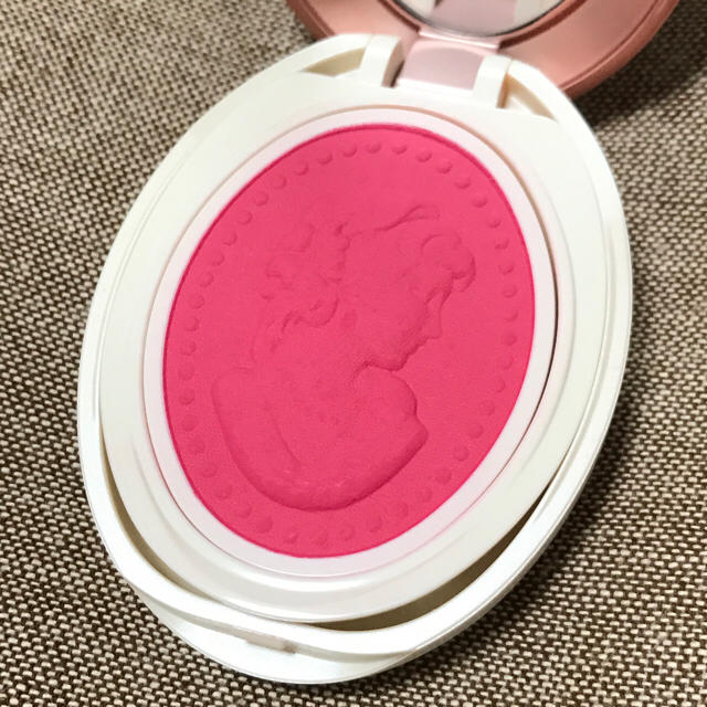 Les Merveilleuses LADUREE(レメルヴェイユーズラデュレ)の‼︎値下げ中‼︎【美品】ラデュレ チーク コスメ/美容のベースメイク/化粧品(チーク)の商品写真