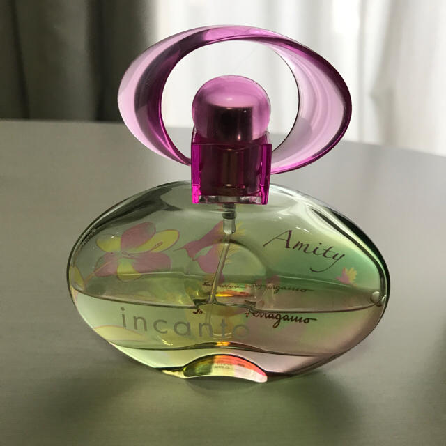 Salvatore Ferragamo(サルヴァトーレフェラガモ)のフェラガモ インカントアミティ100ml コスメ/美容の香水(香水(女性用))の商品写真