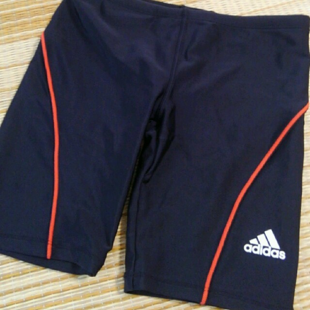 adidas(アディダス)のアディダス　水着　130 キッズ/ベビー/マタニティのキッズ服男の子用(90cm~)(水着)の商品写真