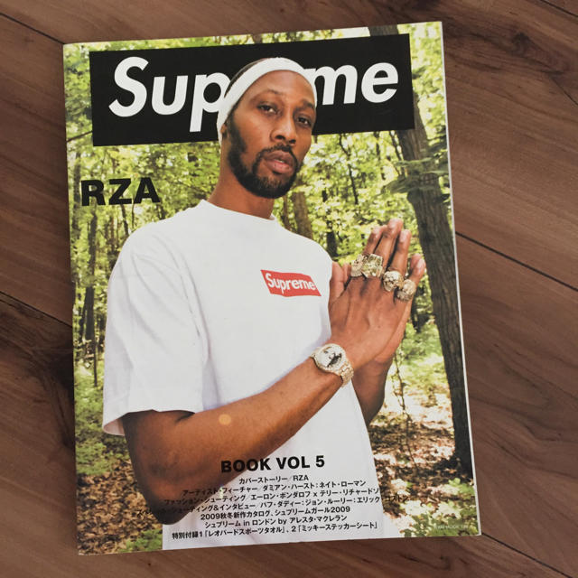 Supreme(シュプリーム)の★rino様専用★supreme/book vol5(シール付き) エンタメ/ホビーの雑誌(ファッション)の商品写真