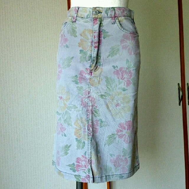 しまむら(シマムラ)のwest 61 スカート グレー 花柄  レディースのスカート(ひざ丈スカート)の商品写真