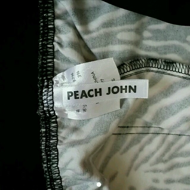 PEACH JOHN(ピーチジョン)のピーチ・ジョン　ゼブラカプリパンツ レディースのパンツ(クロップドパンツ)の商品写真