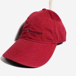 トミーヒルフィガー(TOMMY HILFIGER)のSALE！人気商品！トミーTOMMY HILFIGER赤 ロゴ刺繍キャップ　新品(キャップ)