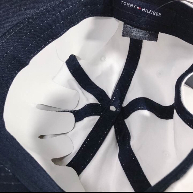 TOMMY HILFIGER(トミーヒルフィガー)のSALE！人気商品！トミーTOMMY HILFIGER白 ロゴ刺繍キャップ　新品 メンズの帽子(キャップ)の商品写真