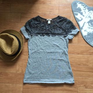 エイチアンドエム(H&M)の【H＆M♡】お花柄♡レース♡スカラップ♡グレー♡Tシャツ♡(Tシャツ(半袖/袖なし))