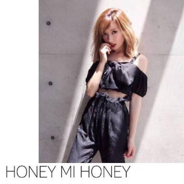 Honey mi Honey(ハニーミーハニー)のHONEY MI HONEY サテンリボンブラウス レディースのトップス(シャツ/ブラウス(半袖/袖なし))の商品写真