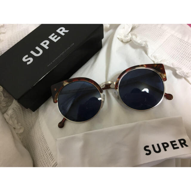 Super Sunglasses(スーパーサングラス)のSUPER べっ甲 丸型レンズ サングラス レディースのファッション小物(サングラス/メガネ)の商品写真