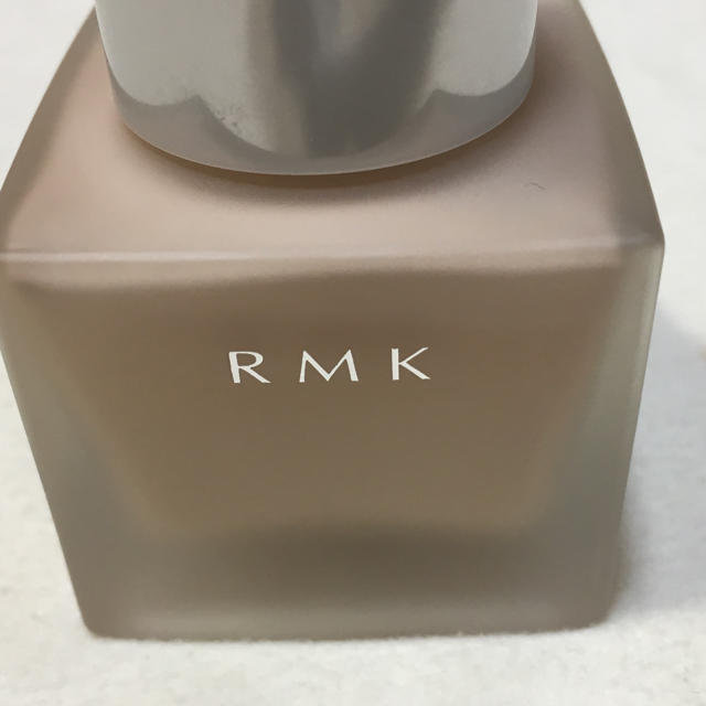 RMK(アールエムケー)のRMKリクイドファンデーション 101 コスメ/美容のベースメイク/化粧品(ファンデーション)の商品写真