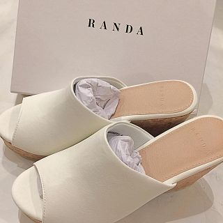 ランダ(RANDA)の新品未使用 ランダのコルクウェッジサボサンダル(白)(サンダル)