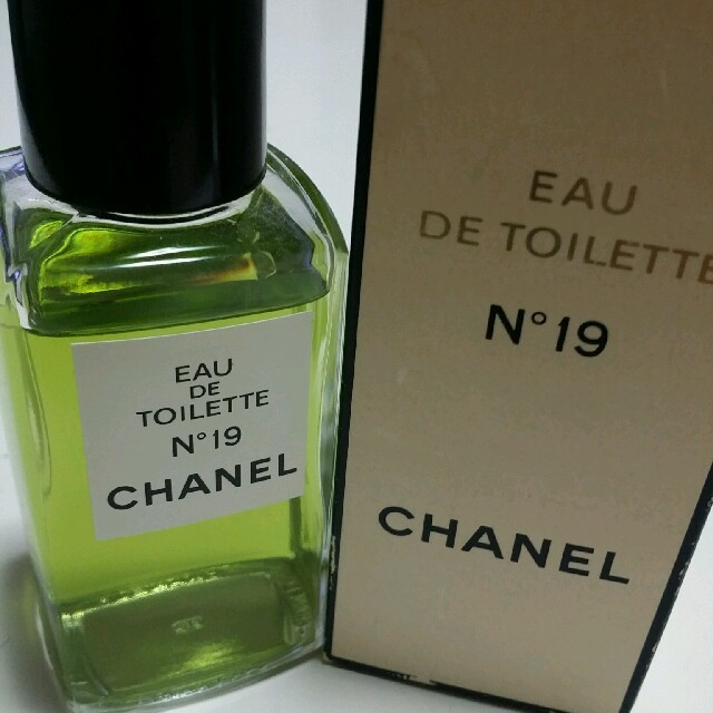 CHANEL - CHANEL No.19 オードトワレ（100ml）の通販 by ぐっち's shop｜シャネルならラクマ