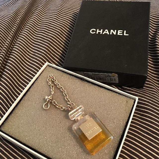 CHANEL(シャネル)のシャネルボトルキーチェーン レディースのファッション小物(キーホルダー)の商品写真