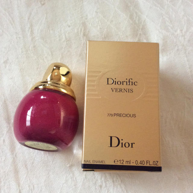 Dior(ディオール)の本日のみ1,000円値下げ Dior コロンと可愛らしいネイル コスメ/美容のネイル(マニキュア)の商品写真