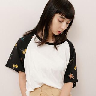 ダブルネーム(DOUBLE NAME)の半袖ラグラン刺繍Tシャツ(Tシャツ(半袖/袖なし))