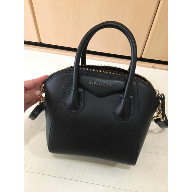 GIVENCHY(ジバンシィ)の😍GIVENCHY☆アンティゴナ風ミニ💕💕 レディースのバッグ(ハンドバッグ)の商品写真