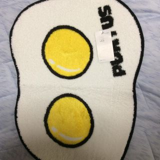 プニュズ(PUNYUS)のプニュズ☆☆目玉焼きマット(Tシャツ(半袖/袖なし))