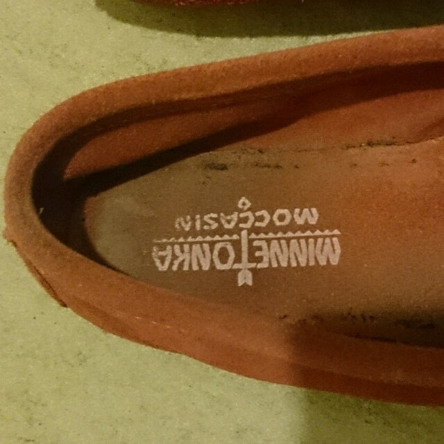 Minnetonka(ミネトンカ)のミネトンカ 赤モカシン 値下げ レディースの靴/シューズ(ローファー/革靴)の商品写真