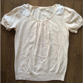 テチチ(Techichi)の肩に花咲くサマーニットTシャツ(Tシャツ(半袖/袖なし))