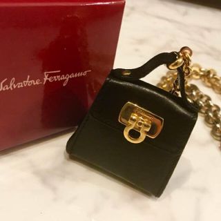 サルヴァトーレフェラガモ(Salvatore Ferragamo)の正規品 フェラガモ キーチェーン ネックレス にも ガンチーニ バッグチャーム(ショルダーバッグ)