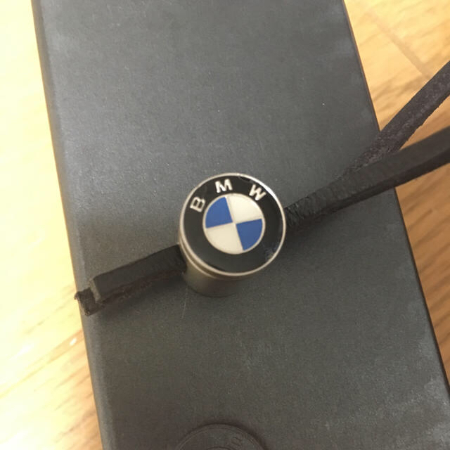 BMW(ビーエムダブリュー)の【新品・未使用】BMW限定キーホルダー  車用ファブリーズのおまけ付き メンズのファッション小物(キーホルダー)の商品写真