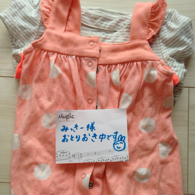 GAP Kids(ギャップキッズ)のオレンジのカバーオールと半袖シャツ キッズ/ベビー/マタニティのキッズ服女の子用(90cm~)(その他)の商品写真