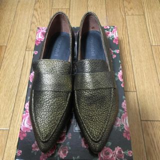 ジェフリーキャンベル(JEFFREY CAMPBELL)の新品！JEFFREYCAMBELL ゴールド ローファー 37(ローファー/革靴)