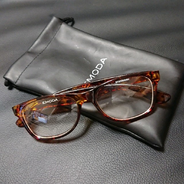 EMODA(エモダ)のEMODA　べっ甲柄伊達眼鏡 レディースのファッション小物(サングラス/メガネ)の商品写真