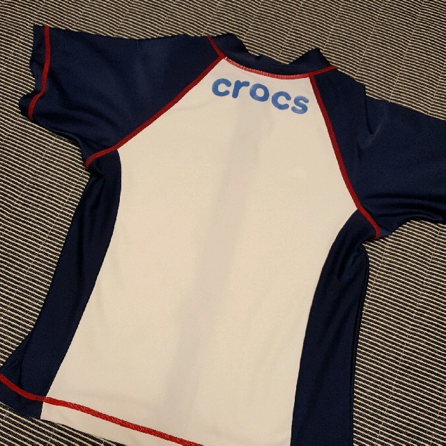 crocs(クロックス)のcrocs　クロックス　ラッシュガード　140  キッズ/ベビー/マタニティのキッズ服男の子用(90cm~)(水着)の商品写真