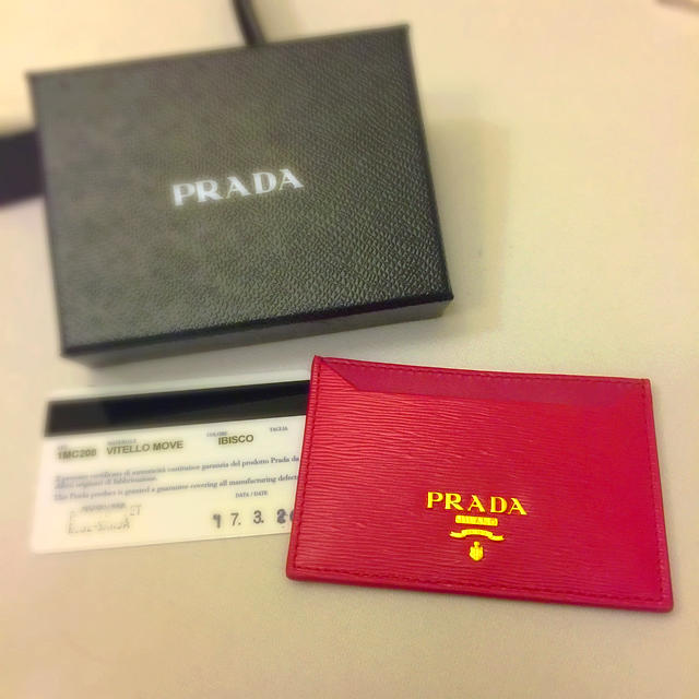 PRADA 新品カードケース ピンク