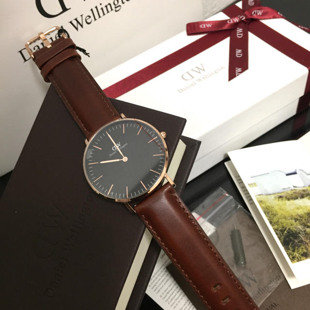Daniel Wellington(ダニエルウェリントン)の大人気☆ ダニエルウェリントン ブラウン 40㎜ ゴールドフレーム メンズの時計(腕時計(アナログ))の商品写真