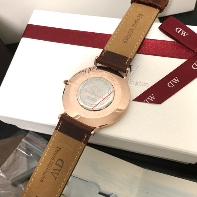 Daniel Wellington(ダニエルウェリントン)の大人気☆ ダニエルウェリントン ブラウン 40㎜ ゴールドフレーム メンズの時計(腕時計(アナログ))の商品写真