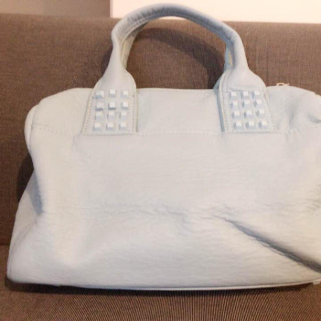 ZARA(ザラ)のZARA ミルキーブルー bag レディースのバッグ(ハンドバッグ)の商品写真