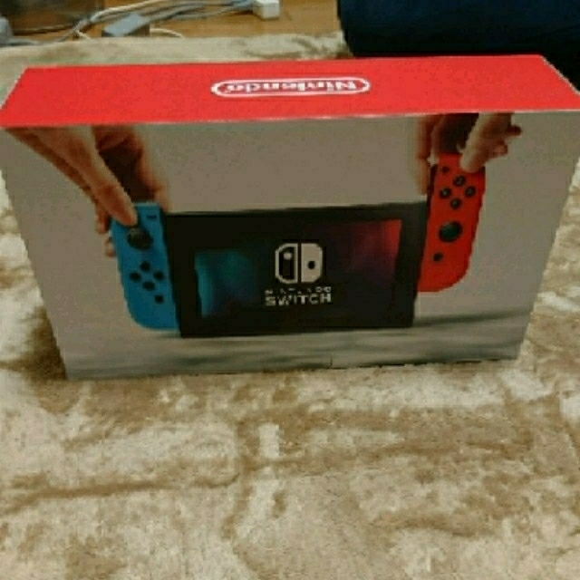 任天堂(ニンテンドウ)のニンテンドースイッチ ネオンカラー 新品未開封 エンタメ/ホビーのゲームソフト/ゲーム機本体(家庭用ゲーム機本体)の商品写真