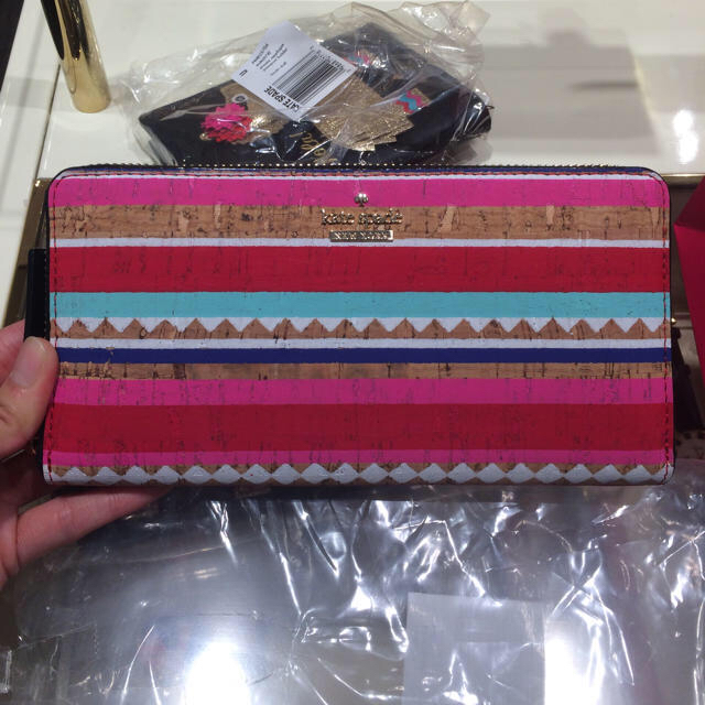 kate spade new york(ケイトスペードニューヨーク)のSALE!!!日本未発売 kate spade♠️長財布 キャンパスレーン レディースのファッション小物(財布)の商品写真