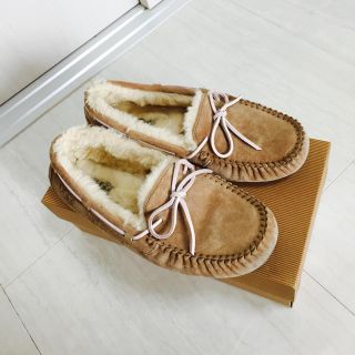 アグ(UGG)のugg＊モカシン＊ベージュ×ピンク(スリッポン/モカシン)